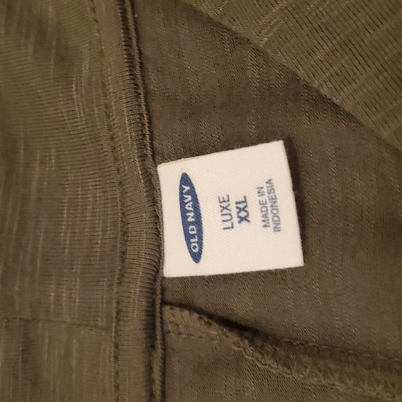 Ladies plus size old navy shirt - Picture 3 of 3